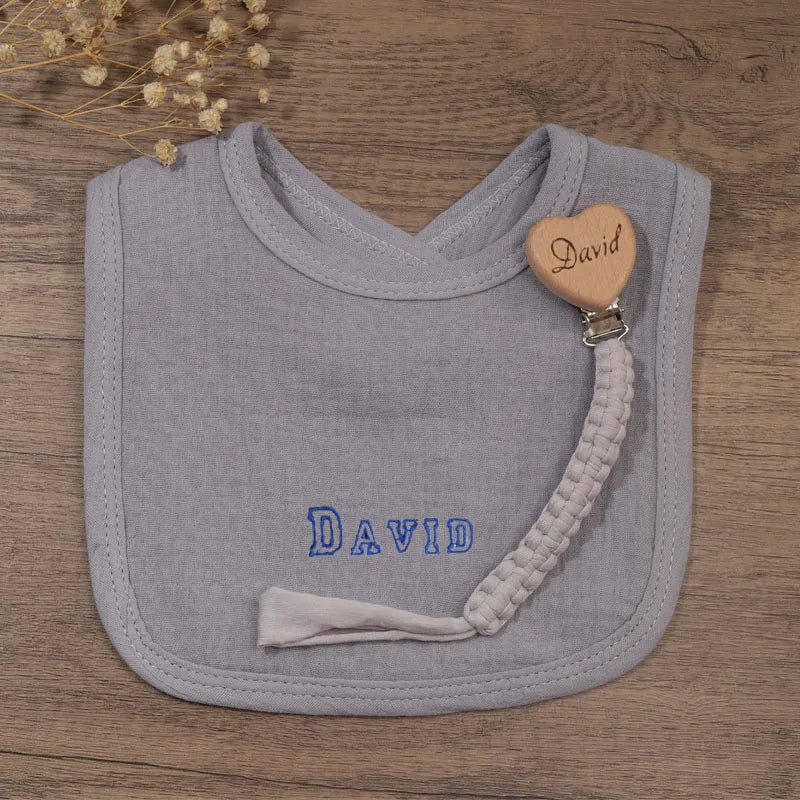 Bavoir et Attache-tétine En Coeur à Ruban